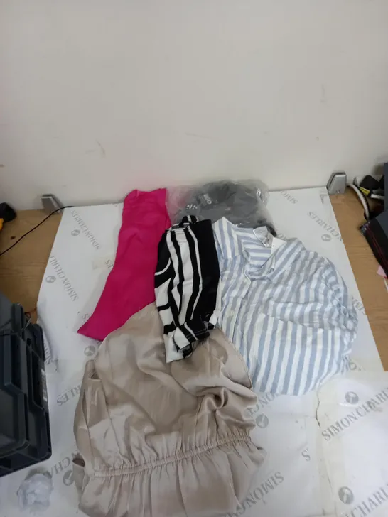 BOX OF APPROXIMATELY 20 CLOTHING ITEMS TO INCLUDE DRESSES, TROUSERS, SHIRTS ETC