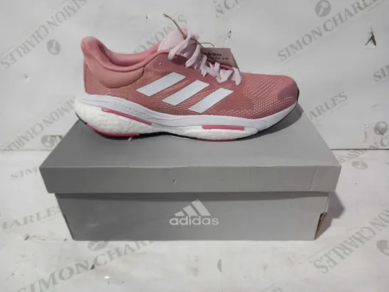 BOXED PAIR OF ADIDAS SOLAR GLIDE 5 TRAINERS IN PINK UK SIZE 6