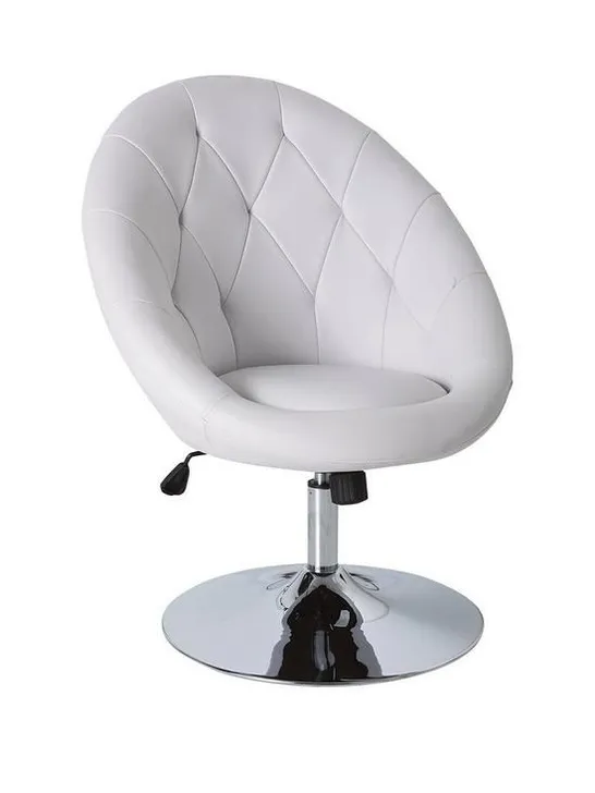 BOXED ODYSSEY WHITE LEISURE CHAIR (1 BOX) RRP £159