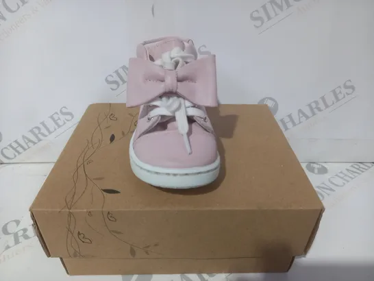 BOXED PAIR OF BORBOLETA TATIANA INFANT BOOTS IN PINK EU SIZE 21