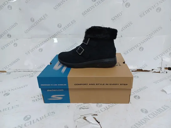 BOXED SKECHERS BLACK ON THE GO WINTER FLING BOOT- SIZE 5 