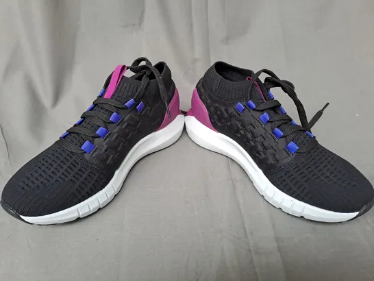 PAIR OF UNDER ARMOUR HOVR SHOES IN BLACK/PURPLE UK SIZE 6