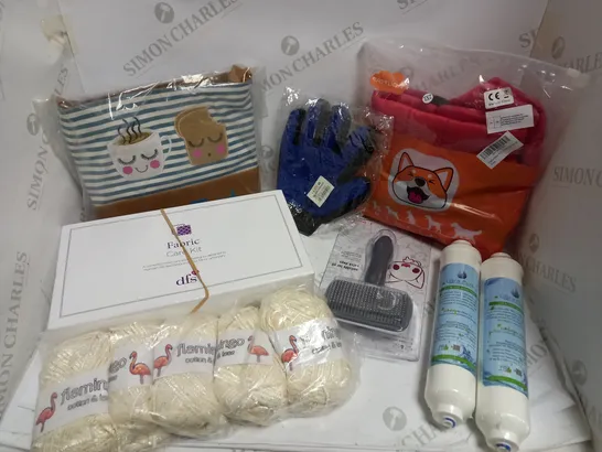 BOX OF APPROXIMATELY 10 ASSORTED HOUSEHOLD ITEMS TO INCLUDE FABRIC CARE KIT, PET GROOMER, WATER FILTER JUG ETC 