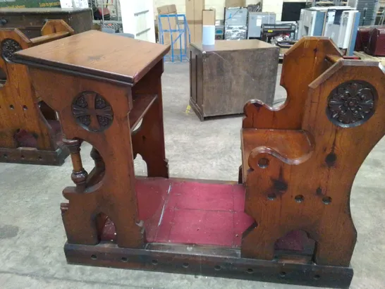  VINTAGE MAHOGANY EFFECT ORNATE CLERGY CHAIR PEW BENCH WITH TEXT STAND AND CARPETED KNEELING SPACE