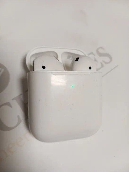 APPLE AIR PODS