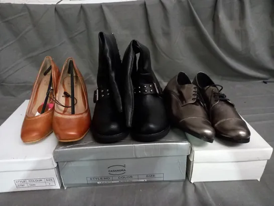 APPROXIMATELY 10 BOXED PAIRS OF ASSORTED SHOES IN VARIOUS STYLES AND SIZES