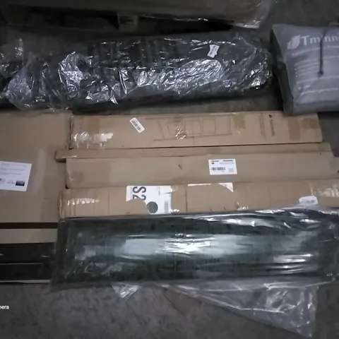 PALLET OF ASSORTED ITEMS INCLUDING TMINNOV COTTON PILLOWS, NAVARIS BAMBOO TOWER LADDER, TEMPERED GLASS CUTTING BOARD, EURO SHOWERS TOILET SEAT 