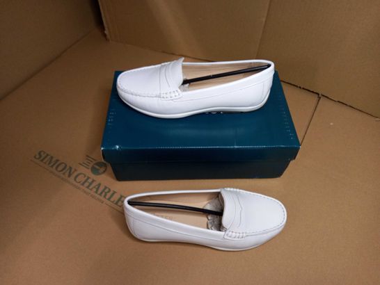 BOXED PAIR OF HOTTER WHITE LOAFERS - SIZE 5