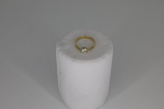 18CT GOLD RING SEMI RUB OVER SET WITH A DIAMONDAND DIAMOND SET SHOULDERS, TOTAL WEIGHT +0.68CT RRP £1900