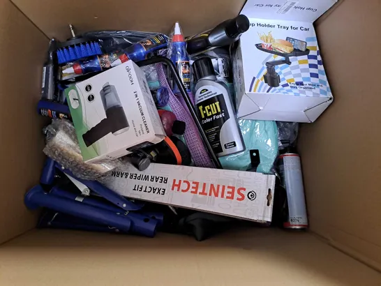 BOX OF ASSORTED CAR ITEMS TO INCLUDE CAR JAKES - PHONE HOLDER - /COLLECTION ONLY 