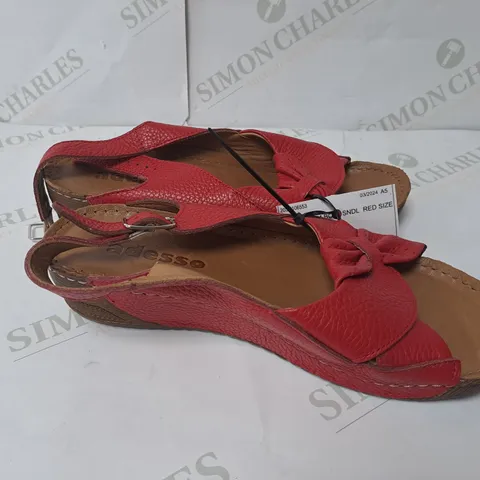 ADESSO RED OPEN TOED SANDAL SIZE 5