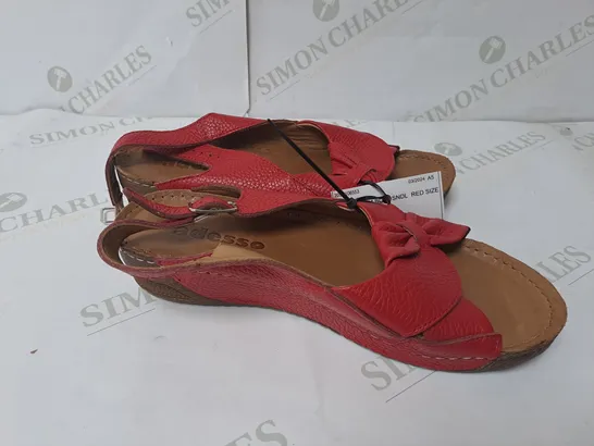 ADESSO RED OPEN TOED SANDAL SIZE 5