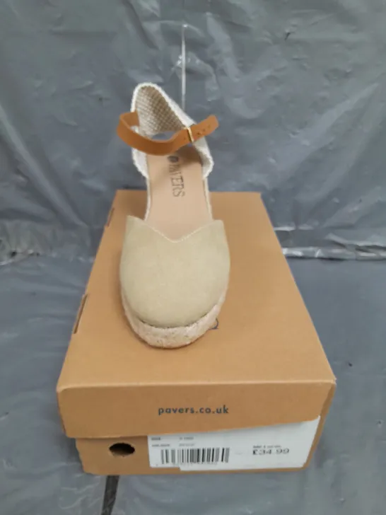 BOX OF PAVERS BEIGE SANDALS SIZE 36