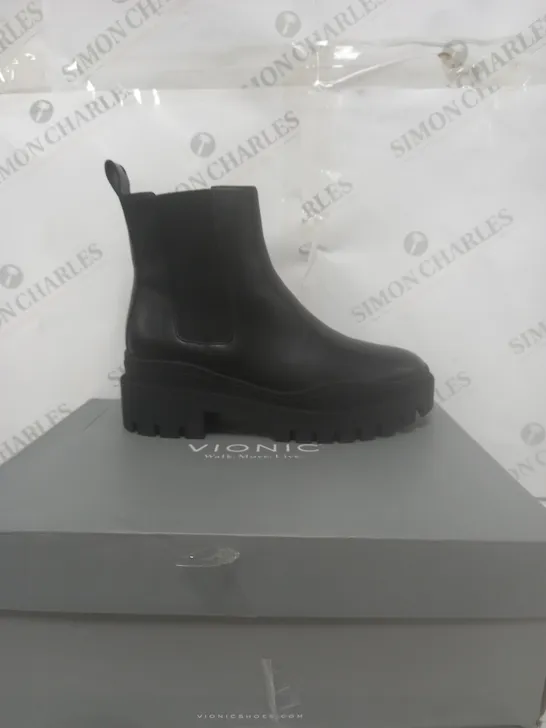 BOXED VOINIC KARSEN AMK BOOTS IN BLACK - SIZE 5