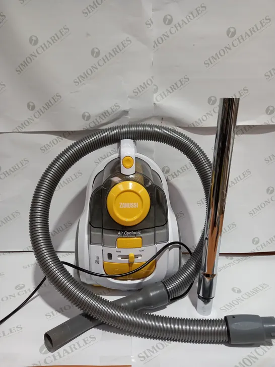 ZANUSSI COMPACT GO II VACUUM CLEANER