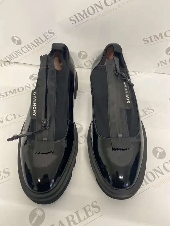 PAIR OF GIVENCHY BLACK SHOES SIZE 42