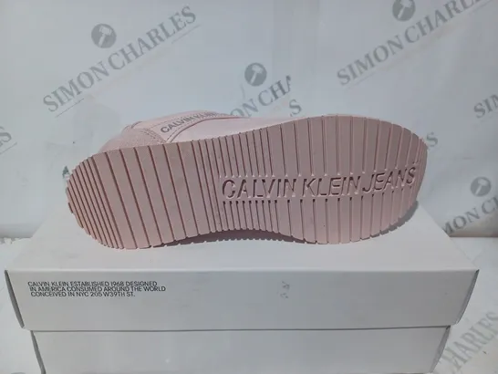 BOXED CALVIN KLEIN JEANS JILL LOW TOP TRAINER IN PINK - UK 2 