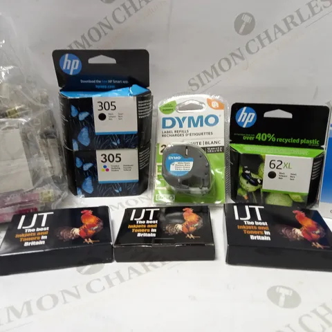 LOT OF APPROX 12 ASSORTED PRINTER ACCESSORIES TO INCLUDE HP 305 BLACK INK CARTRIDGE, DYMO WHITE LABEL REFILLS, EPSON 664 INK BOTTLE, ETC 