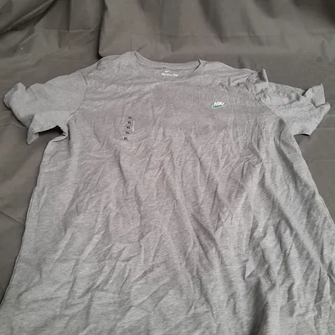 GREY NIKE TEE SIZE XL 