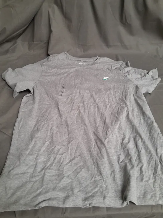 GREY NIKE TEE SIZE XL 