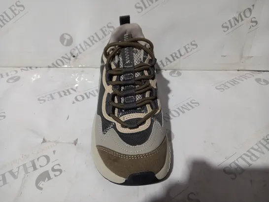 PAIR OF PULL & BEAR TRAINERS IN STONE/BROWN UK SIZE 3