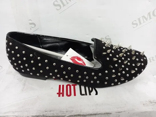 FLAT HEELED BLACK SPIKEY SHOE SIZE 5