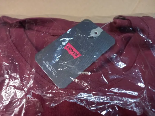 PACKAGED LEVIS BURGUNDY/LOGO T-SHIRT - LARGE