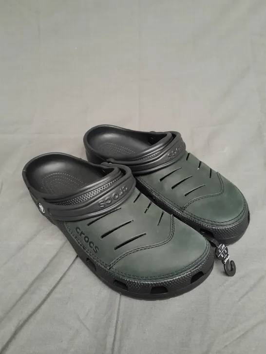 UNBOXED PAIR OF BLACK BOGOTA CROCS UK 11 