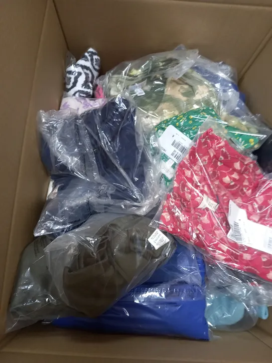 BOX OF APPROXIMATELY 20 ASSORTED CLOTHING ITEMS TO INCLUDE JACKETS, TOPS, PANTS ETC