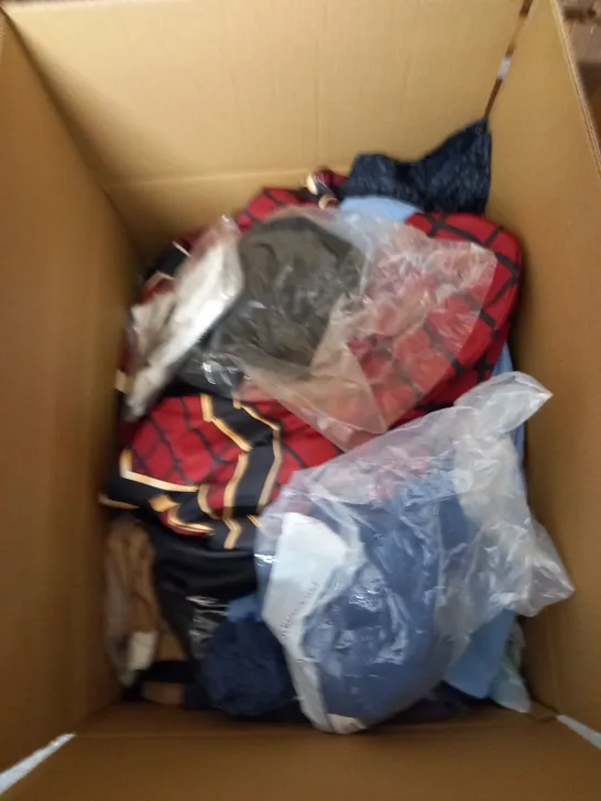 LARGE QUANTITY OF CLOTHING ITEMS TO INCLUDE DRESSES, SWEATERS, JEANS, T-SHIRTS, ETC