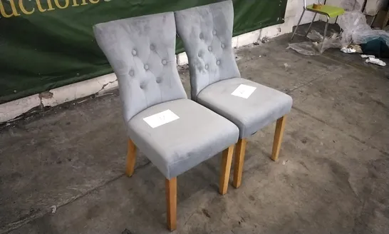 PAIR OF BEWLEY GREY VELVET BUTTON BACK DINING CHAIRS WITH OAK LEGS