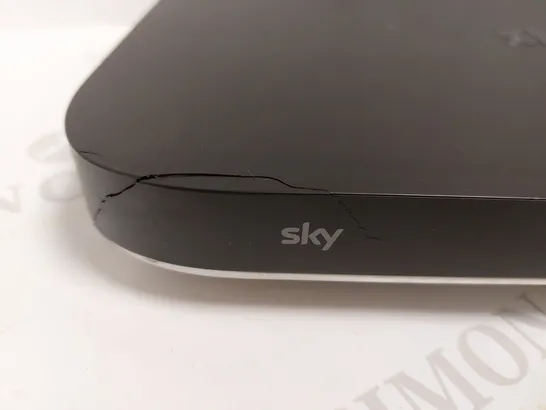 SKY Q SET TOP BOX - ES140