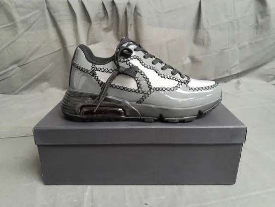 BOXED PAIR OF FLAWSY ONE GREY TRAINERS SIZE UK9