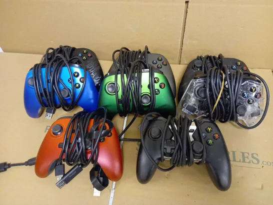 LOT OF 8 XBOX GAMEPADS