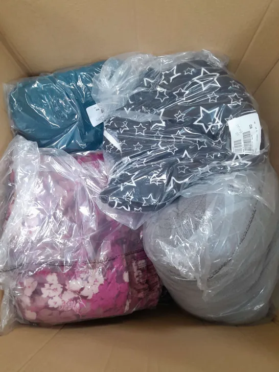 BOX OF APPROXIMATELY 15 ASSORTED CLOTHING ITEMS IN VARIOUS STYLES, COLOURS AND SIZES TO INCLUDE PYJAMAS, SKIRT, JUMPERS ETC