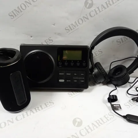 LOT OF APPROXIMATELY 18 ASSORTED ELECTRICALS TO INCLUDE PORTABLE AM/FM RADIO, PORTABLE STEREO BLUETOOTH SPEAKER, USB PC HEADSET, ETC