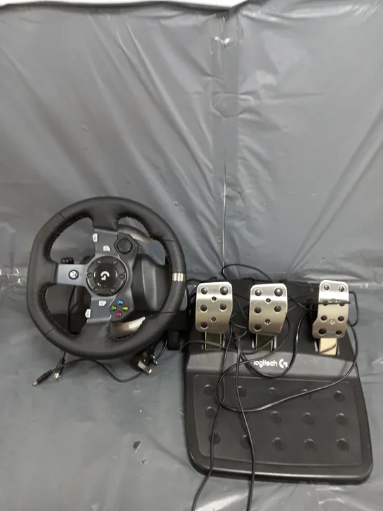 LOGITECH G G920 DRIVING FORCE RACING WHEEL AND FLOOR PEDALS