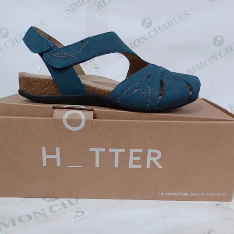 BOXED PAIR OF HOTTER CLOSED TOE SANDALS IN BLUE UK SIZE 6