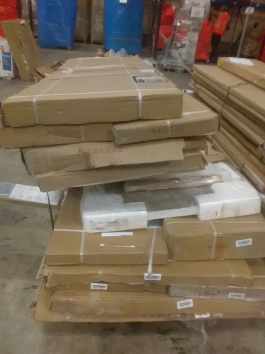 PALLET OF ASSORTED BATHROOM ITEMS INCLUDING, LAGAN SHOWER BASES , BELOYA AQUALUX COOK & LEWIS SHOWER DOORS AND SIDES AND BATH PANELS 