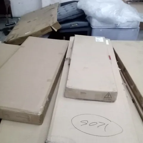 PALLET OF ASSORTED FURNITURE AND PARTS 