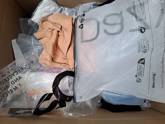 BOX OF APPROXIMATELY 25 ASSORTED CLOTHING ITEMS TO INCLUDE -  SHORTS , POLO SHIRT , TOP ETC