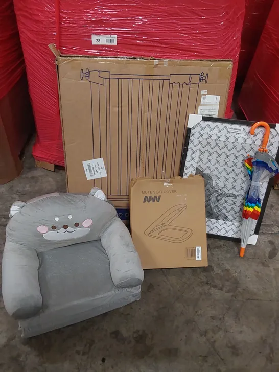 LARGE PALLET OF ASSORTED HOUSEHOLD PRODUCTS TO INCLUDE; CHILDRENS CHAIR BED, SAFETY GATE, MUTE SEAT COVER AND UMBRELLA