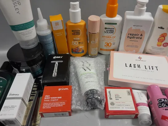 BOX OF APPROXIMATELY 15 COSMETIC ITEMS TO INCLUDE GEORGIEMANE SHAMPOO, WILKO SUN LOTION, VITAMIN C SERUM , ETC