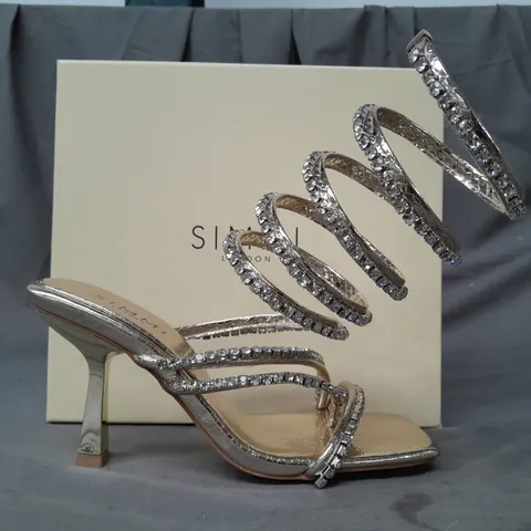 BOXED PAIR OF SIMMI LONDON ALIAS-2 OPEN TOE HEELED SANDALS IN METALLIC GOLD W. JEWEL EFFECT UK SIZE 3