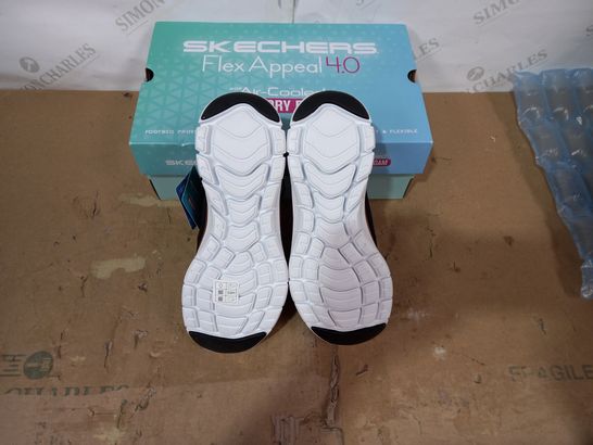 BOXED PAIR OF SKECHERS SIZE 4