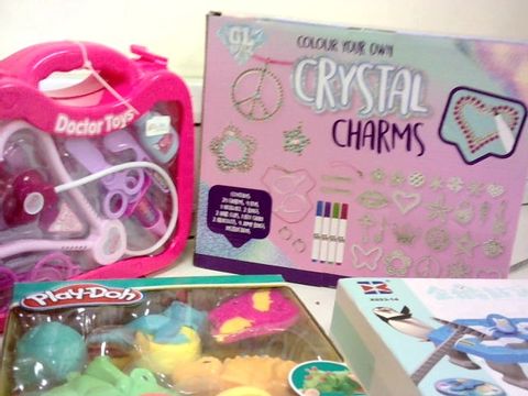 4 TOY ITEMS TO INCLUDE A COLOUR YOUR OWN CRYSTAL CHARMS AND A PLAY-DOH DINOSAUR SET