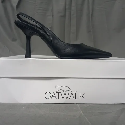 BOXED PAIR OF CATWALK CLOSED POINTED TOE HEELED SHOES IN BLACK UK SIZE 4