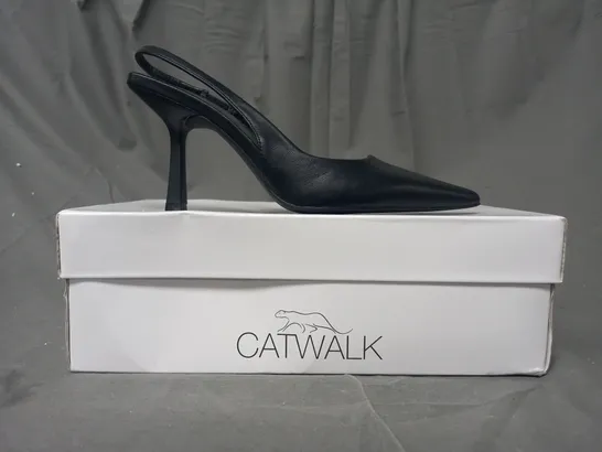 BOXED PAIR OF CATWALK CLOSED POINTED TOE HEELED SHOES IN BLACK UK SIZE 4