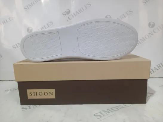 BOXED PAIR OF SHOON EIDOLON TRAINERS IN BLACK SIZE 6