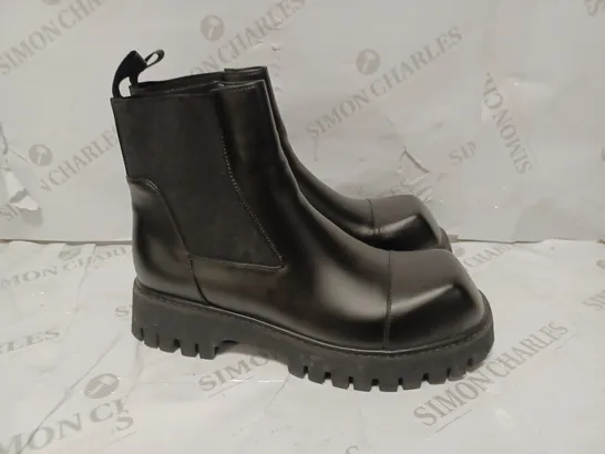 PAIR OF KOI DESIGNER VEGAN ORSON SWITCH CHELSEA BOOTS IN BLACK - SIZE 10